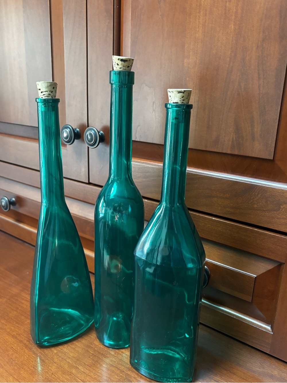 English Georgian green blown glass bottle-shape decanters set of 3